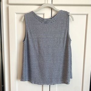 Vineyard Vines striped knit top size M